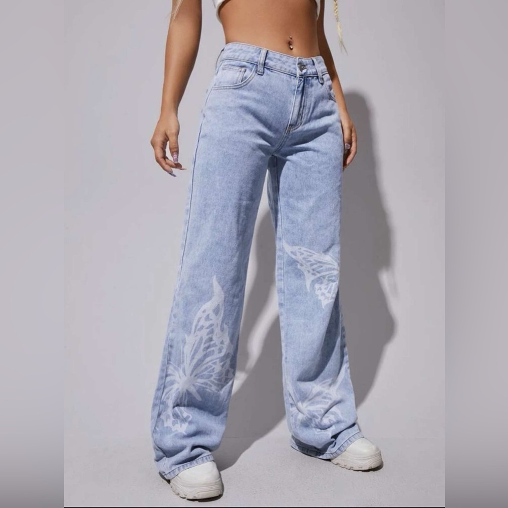 Low-Rise Light Blue Jeans With White Butterfly Design